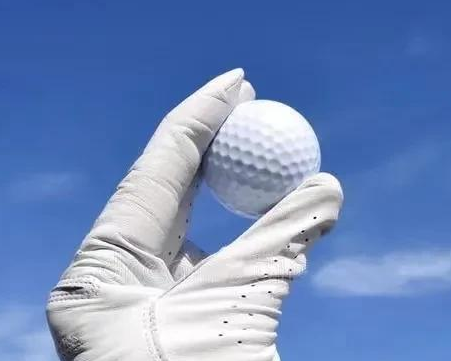 高爾夫模擬器訓練+下場實戰(zhàn)，助你更快學會高爾夫球